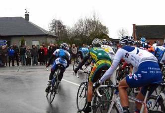Omloop het Nieuwsblad eventjes in Lokeren (Foto: Axiradio)